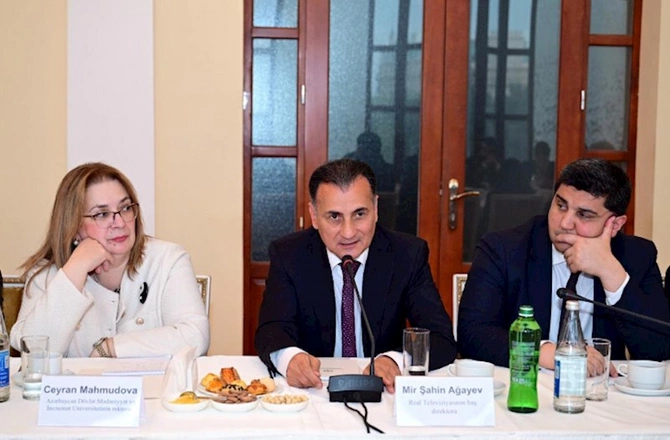 “Musiqi və incəsənət məktəblərində müəllim keyfiyyəti” mövzusunda müzakirələr aparıldı — FOTOLAR