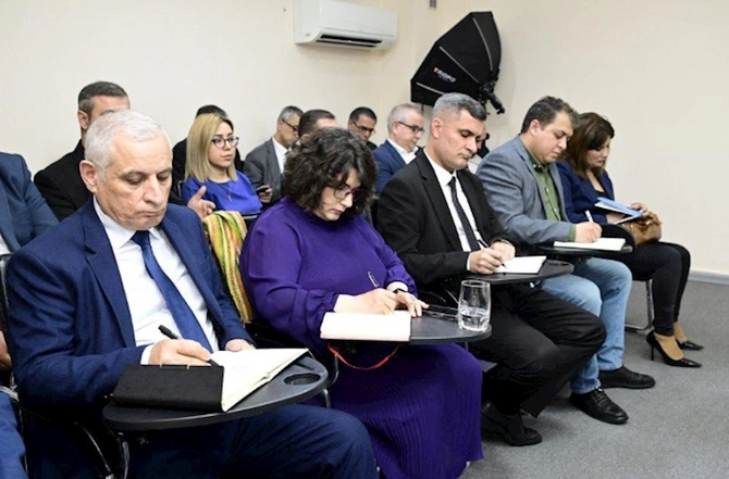Hikmət Hacıyev media subyektlərinin rəhbərləri ilə görüşüb — FOTOLAR Hikmət Hacıyev media subyektlərinin rəhbərləri ilə görüşüb — FOTOLAR