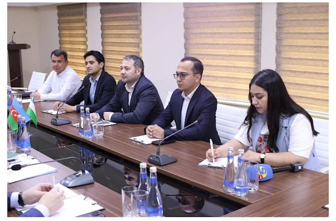 MEDİA Agentliyində Özbəkistan nümayəndələri ilə görüş — FOTOLAR MEDİA Agentliyində Özbəkistan nümayəndələri ilə görüş — FOTOLAR