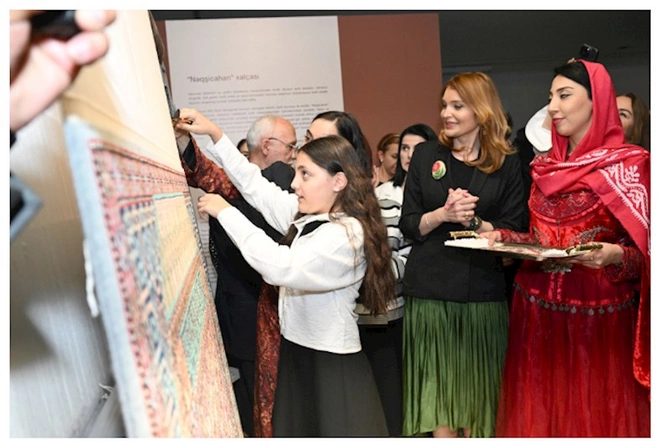 Azərbaycan Milli Xalça Muzeyində “Rabat xalça sənəti” immersiv sərgisi açılıb — FOTOLAR Azərbaycan Milli Xalça Muzeyində “Rabat xalça sənəti” immersiv sərgisi açılıb — FOTOLAR