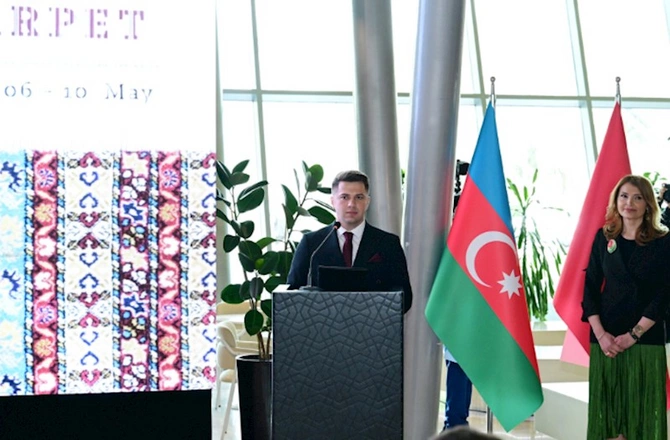 Azərbaycan Milli Xalça Muzeyində “Rabat xalça sənəti” immersiv sərgisi açılıb — FOTOLAR Azərbaycan Milli Xalça Muzeyində “Rabat xalça sənəti” immersiv sərgisi açılıb — FOTOLAR