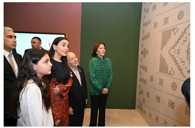 Azərbaycan Milli Xalça Muzeyində “Rabat xalça sənəti” immersiv sərgisi açılıb — FOTOLAR Azərbaycan Milli Xalça Muzeyində “Rabat xalça sənəti” immersiv sərgisi açılıb — FOTOLAR