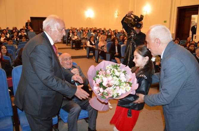 “Akademik Yaqub Mahmudovun elmi fəaliyyətində Şimal-Qərbi Azərbaycan tarixi məsələləri” mövzusunda konfrans keçirilib — FOTOLAR