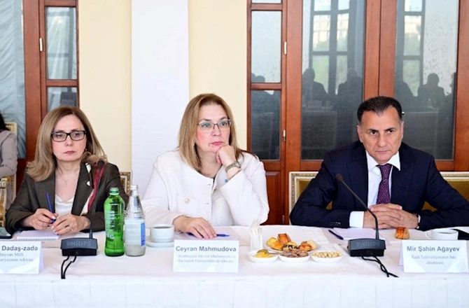 “Musiqi və incəsənət məktəblərində müəllim keyfiyyəti” mövzusunda müzakirələr aparıldı — FOTOLAR