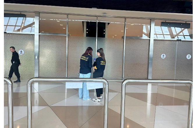 Dövlət Gömrük Komitəsi və Dövlət Gömrük Komitəsi yanında İctimai Şura Hava limanında sorgu keçirir — FOTOLAR Dövlət Gömrük Komitəsi və Dövlət Gömrük Komitəsi yanında İctimai Şura Hava limanında sorgu keçirir — FOTOLAR