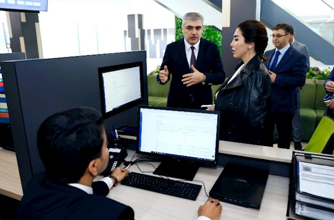 Özbəkistandan olan kommunikasiyaya məsul şəxslər Azərbaycanın müxtəlif dövlət orqan və qurumlarının fəaliyyəti ilə tanış olublar — FOTOLAR