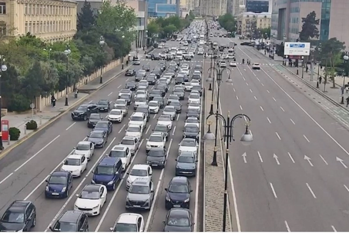 Paytaxtda sıxlıq müşahidə edilən yollar