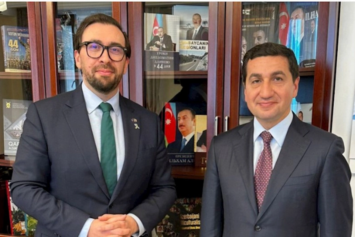Hikmət Hacıyev NATO nümayəndəsi ilə görüşdü