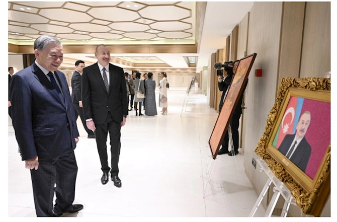 Vyetnam rəsm əsərlərinin sərgisi ilə tanışlıq — FOTOLAR Vyetnam rəsm əsərlərinin sərgisi ilə tanışlıq — FOTOLAR