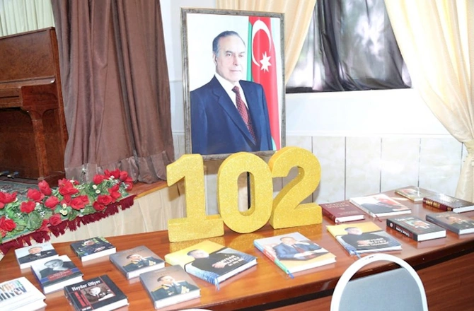 Hacıqabulda Heydər Əliyevin anadan olmasının 102-ci ildönümünə həsr olunmuş tədbir keçirildi — FOTOLAR Hacıqabulda Heydər Əliyevin anadan olmasının 102-ci ildönümünə həsr olunmuş tədbir keçirildi — FOTOLAR