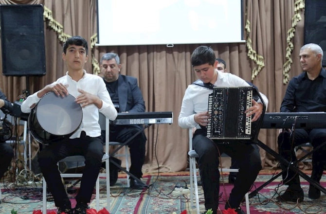 Hacıqabulda Heydər Əliyevin anadan olmasının 102-ci ildönümünə həsr olunmuş tədbir keçirildi — FOTOLAR Hacıqabulda Heydər Əliyevin anadan olmasının 102-ci ildönümünə həsr olunmuş tədbir keçirildi — FOTOLAR
