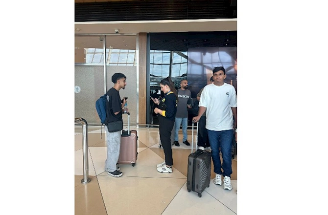 Dövlət Gömrük Komitəsi və Dövlət Gömrük Komitəsi yanında İctimai Şura Hava limanında sorgu keçirir — FOTOLAR Dövlət Gömrük Komitəsi və Dövlət Gömrük Komitəsi yanında İctimai Şura Hava limanında sorgu keçirir — FOTOLAR