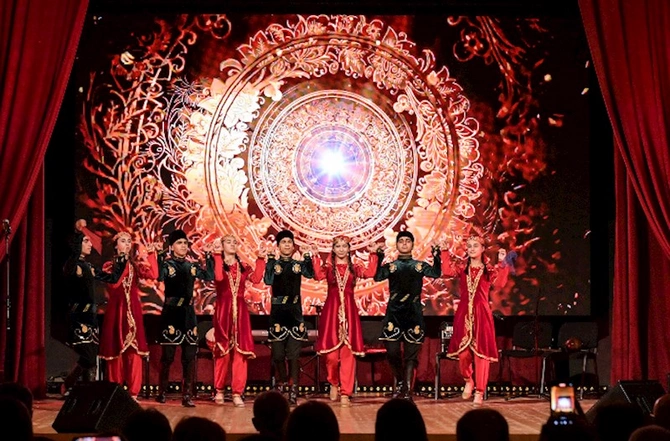 “Sən elə bir zirvəsən” respublika ifa müsabiqəsinin yekun konserti — FOTOLAR “Sən elə bir zirvəsən” respublika ifa müsabiqəsinin yekun konserti — FOTOLAR