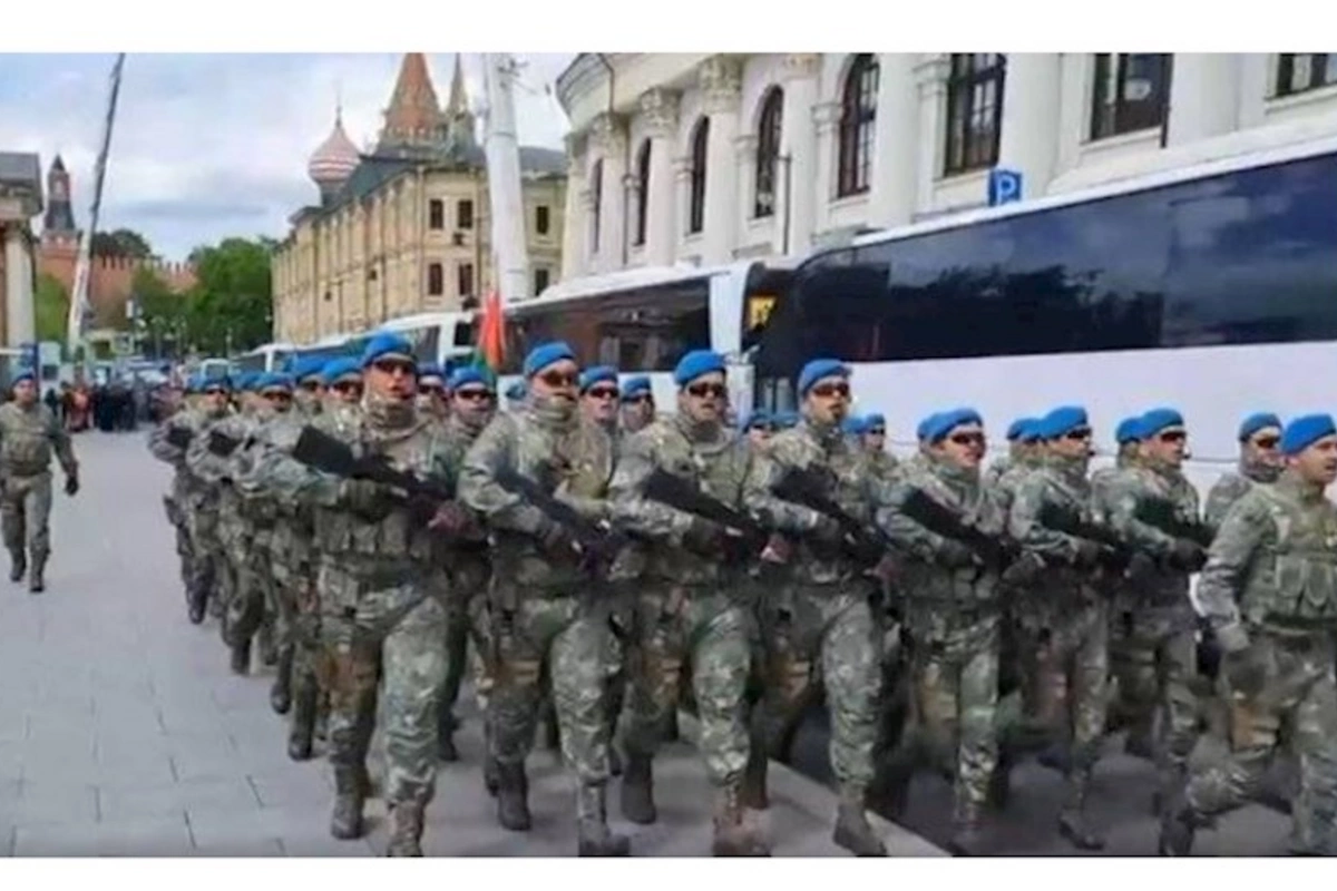 Komandoların Moskvadakı addımları: güc nümayişi və strateji mesaj