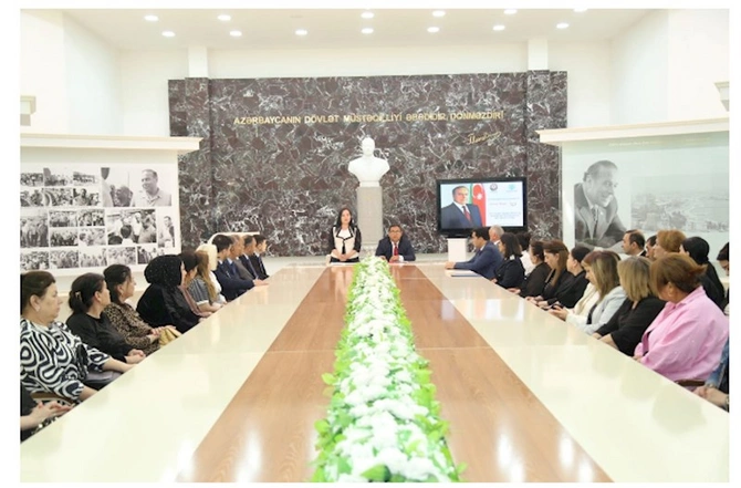 Hacıqabulda Heydər Əliyev və Azərbaycan Konstitusiyası adlı dəyirmi masa keçirildi — FOTOLAR Hacıqabulda Heydər Əliyev və Azərbaycan Konstitusiyası adlı dəyirmi masa keçirildi — FOTOLAR