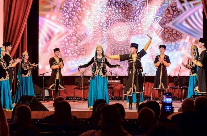 “Sən elə bir zirvəsən” respublika ifa müsabiqəsinin yekun konserti — FOTOLAR “Sən elə bir zirvəsən” respublika ifa müsabiqəsinin yekun konserti — FOTOLAR
