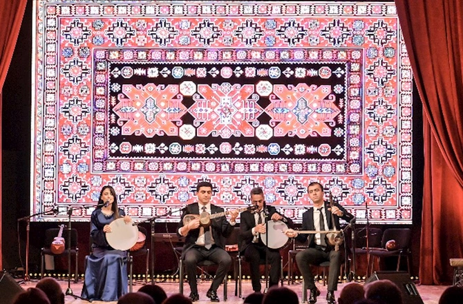 “Sən elə bir zirvəsən” respublika ifa müsabiqəsinin yekun konserti — FOTOLAR “Sən elə bir zirvəsən” respublika ifa müsabiqəsinin yekun konserti — FOTOLAR