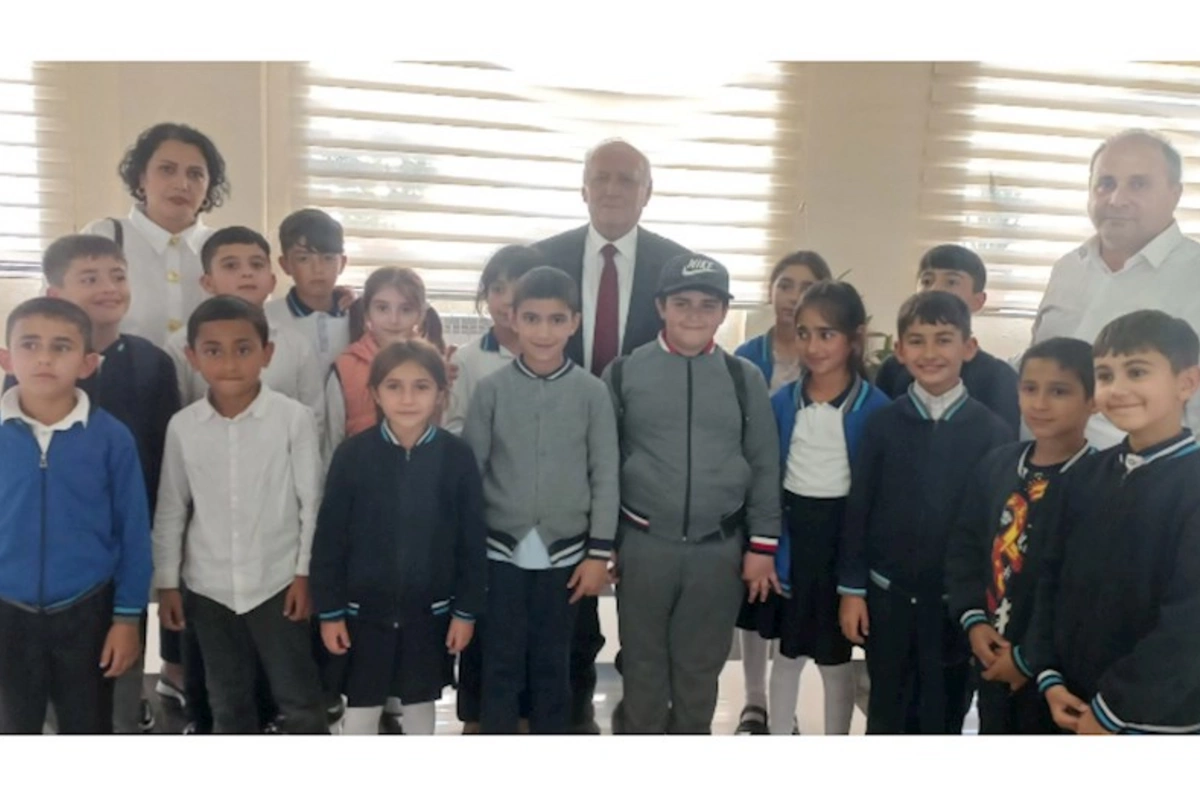 Yaqub Mahmudov və qızı Balakəndə uşaqlarla görüşdülər — FOTOLAR
