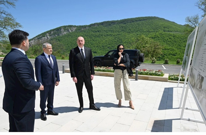 Prezident və xanımı Daşaltı kənd məscidinin açılışında iştirak ediblər — FOTOLAR (YENİLƏNİB) Prezident və xanımı Daşaltı kənd məscidinin açılışında iştirak ediblər — FOTOLAR (YENİLƏNİB)