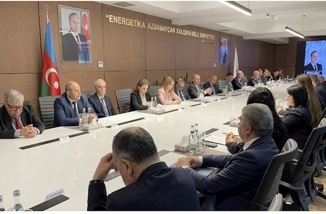 “AzərEnerji” Heydər Əliyevlə bağlı tədbirlər keçirib — FOTOLAR