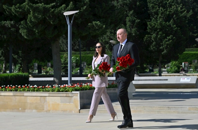 Prezident və xanımı faşizm üzərində Qələbə uğrunda mübarizədə həlak olan azərbaycanlıların xatirəsini anıblar — YENİLƏNİB