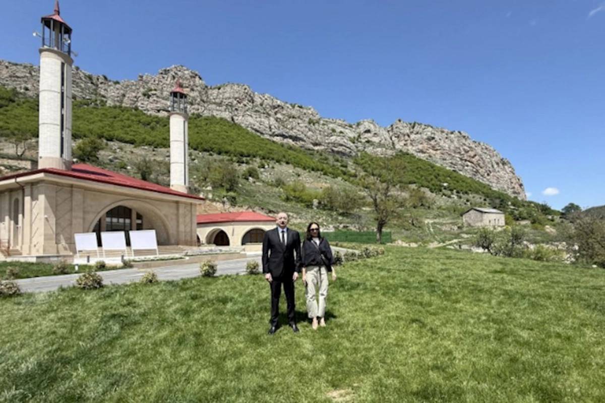 Prezident və xanımı Daşaltı kənd məscidinin açılışında iştirak ediblər — FOTOLAR (YENİLƏNİB)