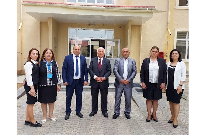 Yaqub Mahmudov və qızı Balakəndə uşaqlarla görüşdülər — FOTOLAR