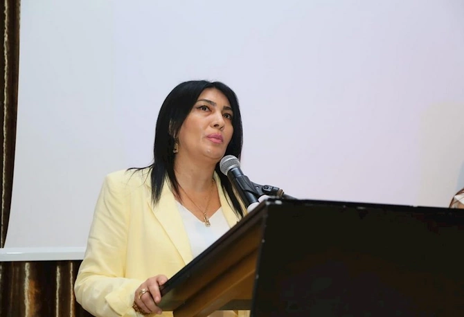 Nevzat Tarhan Bakıda müəllimlərlə görüşdü: “Texnologiya müəllimi əvəz edə bilməz” — FOTOLAR Nevzat Tarhan Bakıda müəllimlərlə görüşdü: “Texnologiya müəllimi əvəz edə bilməz” — FOTOLAR