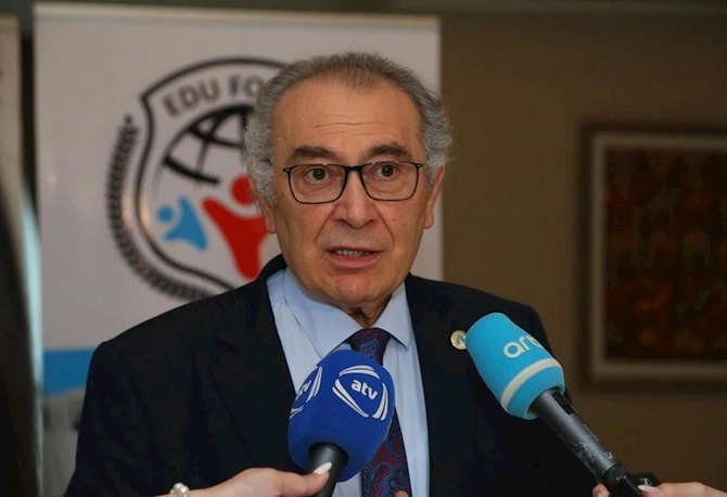 Nevzat Tarhan Bakıda müəllimlərlə görüşdü: “Texnologiya müəllimi əvəz edə bilməz” — FOTOLAR Nevzat Tarhan Bakıda müəllimlərlə görüşdü: “Texnologiya müəllimi əvəz edə bilməz” — FOTOLAR