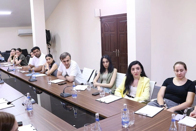 “Saxta xəbər və dezinformasiyaya qarşı mübarizədə jurnalistikanın gücü” mövzusunda təlim keçirilib — FOTOLAR “Saxta xəbər və dezinformasiyaya qarşı mübarizədə jurnalistikanın gücü” mövzusunda təlim keçirilib — FOTOLAR