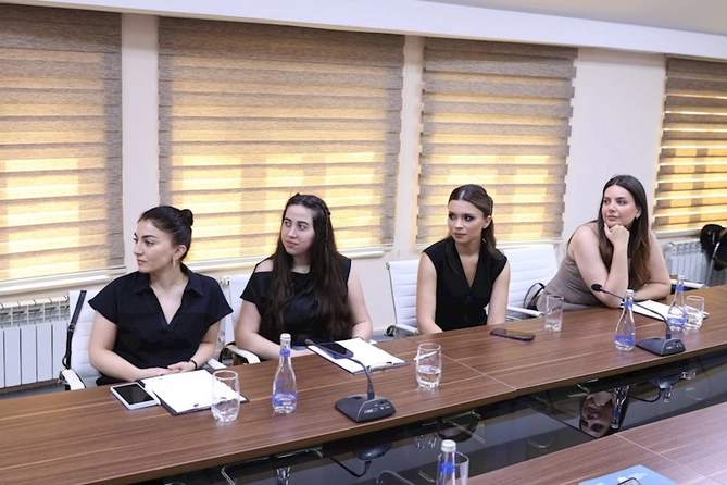 “Saxta xəbər və dezinformasiyaya qarşı mübarizədə jurnalistikanın gücü” mövzusunda təlim keçirilib — FOTOLAR “Saxta xəbər və dezinformasiyaya qarşı mübarizədə jurnalistikanın gücü” mövzusunda təlim keçirilib — FOTOLAR