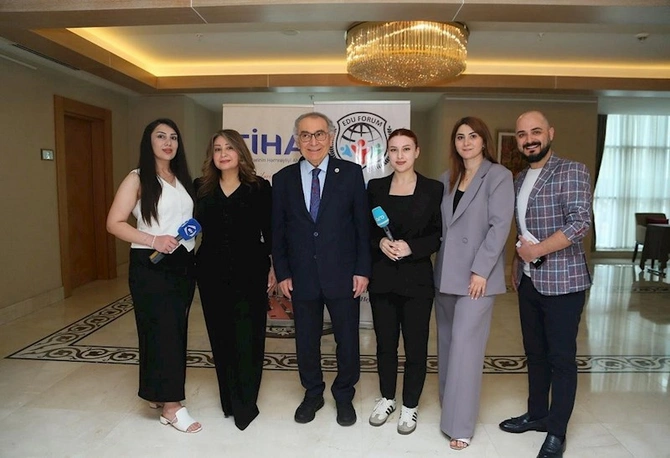 Nevzat Tarhan Bakıda müəllimlərlə görüşdü: “Texnologiya müəllimi əvəz edə bilməz” — FOTOLAR Nevzat Tarhan Bakıda müəllimlərlə görüşdü: “Texnologiya müəllimi əvəz edə bilməz” — FOTOLAR
