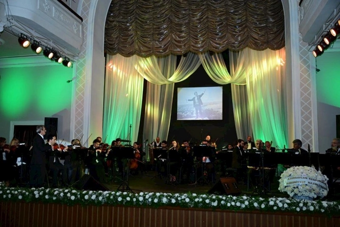 Dövlət Mahnı Teatrında Rəşid Behbudovun xatirə otağı yaradıldı — FOTOLAR