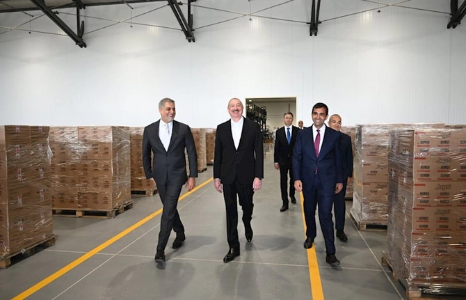 Prezident Bakıda yeni zavodun açılışında iştirak etdi — FOTOLAR Prezident Bakıda yeni zavodun açılışında iştirak etdi — FOTOLAR