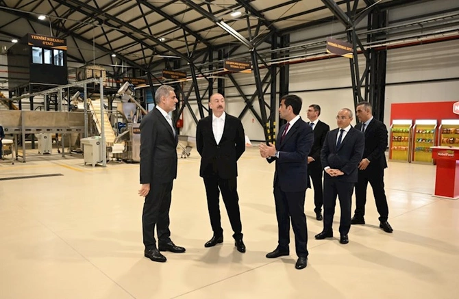 Prezident Bakıda yeni zavodun açılışında iştirak etdi — FOTOLAR Prezident Bakıda yeni zavodun açılışında iştirak etdi — FOTOLAR