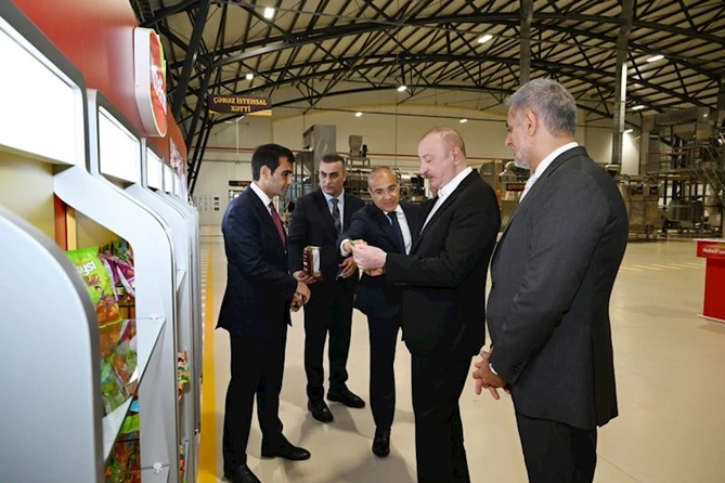 Prezident Bakıda yeni zavodun açılışında iştirak etdi — FOTOLAR Prezident Bakıda yeni zavodun açılışında iştirak etdi — FOTOLAR