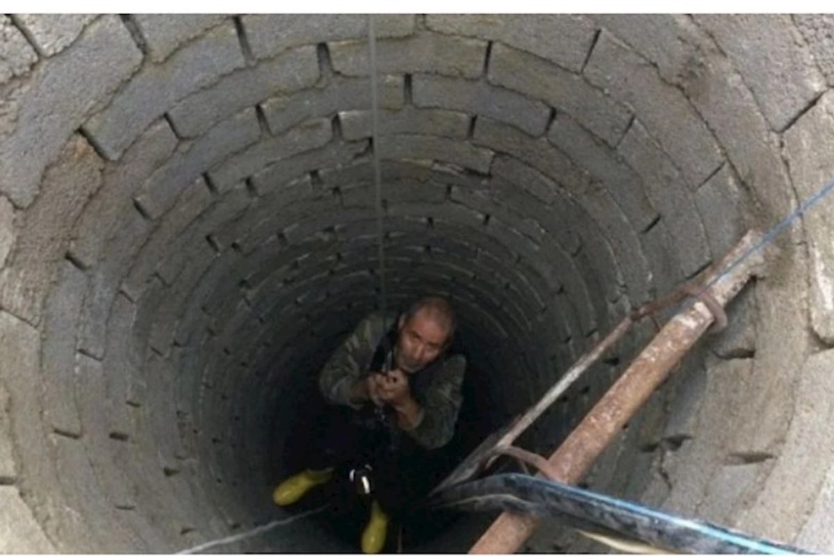 Quyuya düşən şəxs xilas olundu