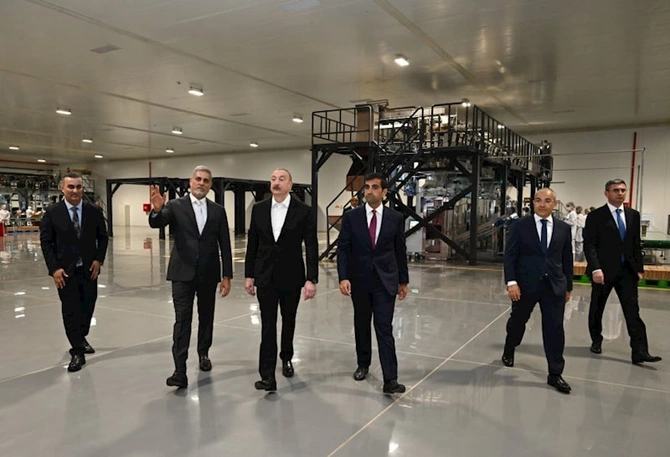 Prezident Bakıda yeni zavodun açılışında iştirak etdi — FOTOLAR Prezident Bakıda yeni zavodun açılışında iştirak etdi — FOTOLAR