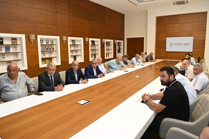 “Azərişıq” ASC-nin nümayəndələri Xızıda fermer və sahibkarlarla görüşüb — FOTOLAR