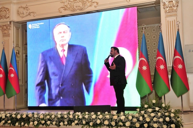Abşeron rayonunda 15 iyun — Milli Qurtuluş Gününə həsr olunan tədbir keçirilib (FOTOLAR) Abşeron rayonunda 15 iyun — Milli Qurtuluş Gününə həsr olunan tədbir keçirilib (FOTOLAR)