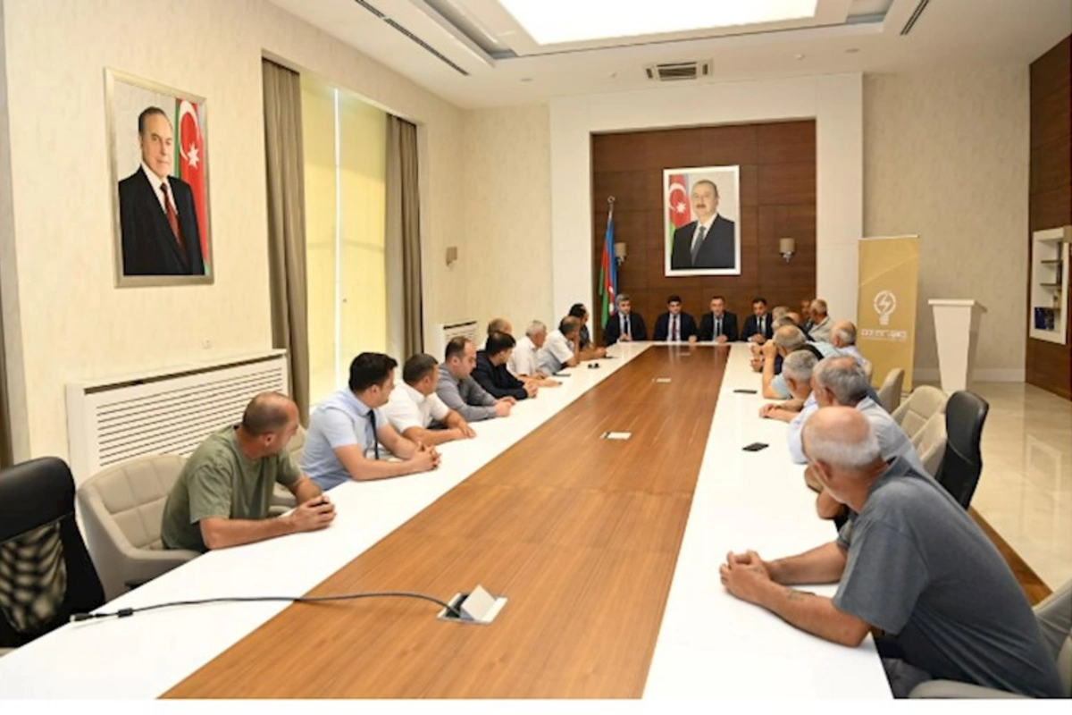 “Azərişıq” ASC-nin nümayəndələri Xızıda fermer və sahibkarlarla görüşüb — FOTOLAR