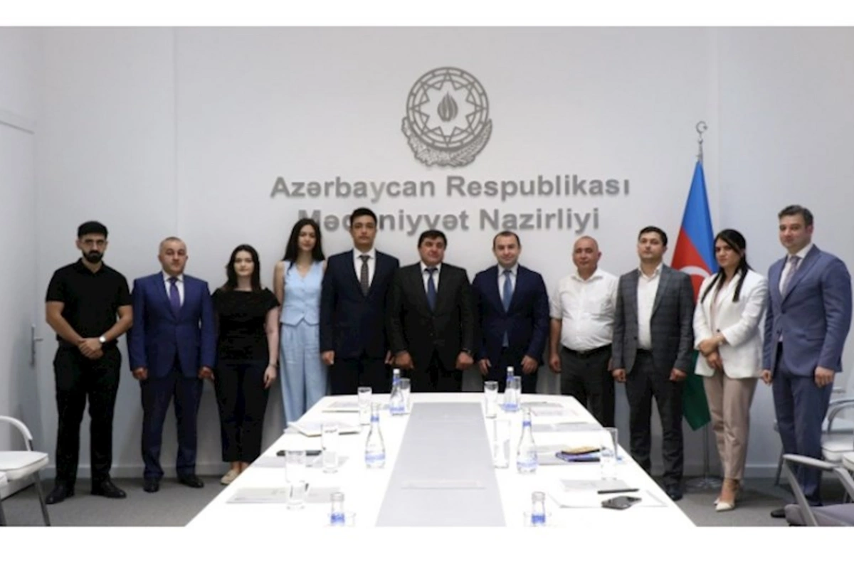 BDU-nun Mədəniyyət Hüququ üzrə magistrantlarına sertifikatlar təqdim olunub — FOTOLAR