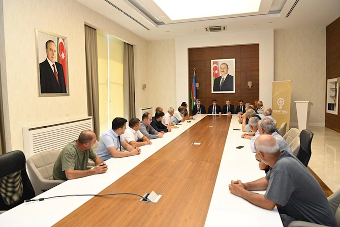 “Azərişıq” ASC-nin nümayəndələri Xızıda fermer və sahibkarlarla görüşüb — FOTOLAR