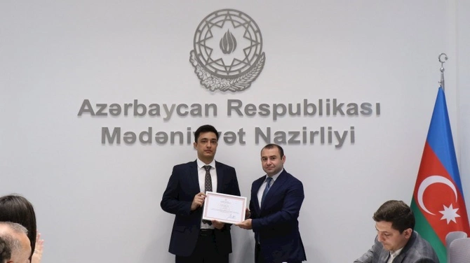BDU-nun Mədəniyyət Hüququ üzrə magistrantlarına sertifikatlar təqdim olunub — FOTOLAR