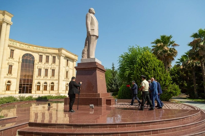 Salyanda 15 iyun - Milli Qurtuluş Günü qeyd edildi — FOTOLAR Salyanda 15 iyun - Milli Qurtuluş Günü qeyd edildi — FOTOLAR