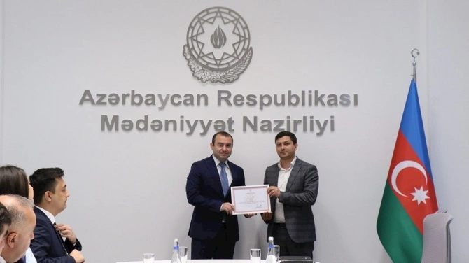 BDU-nun Mədəniyyət Hüququ üzrə magistrantlarına sertifikatlar təqdim olunub — FOTOLAR