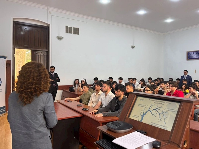 Əmanətlərin Sığortalanması Fondu Azərbaycan Dövlət İqtisad Universitetində təlim keçib — FOTOLAR Əmanətlərin Sığortalanması Fondu Azərbaycan Dövlət İqtisad Universitetində təlim keçib — FOTOLAR