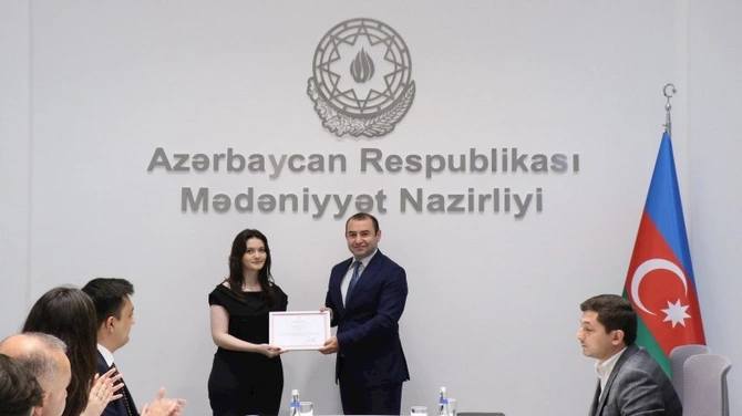 BDU-nun Mədəniyyət Hüququ üzrə magistrantlarına sertifikatlar təqdim olunub — FOTOLAR