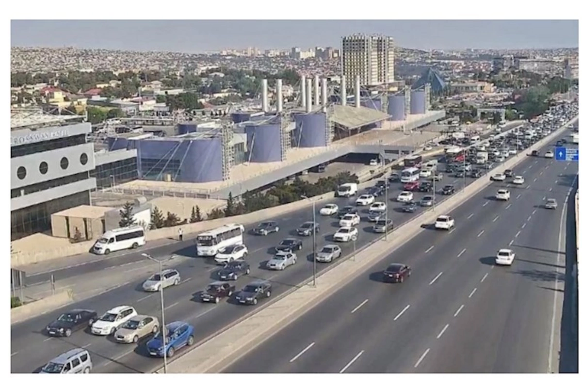 Bakının bəzi yollarında tıxac yaranıb — SİYAHI