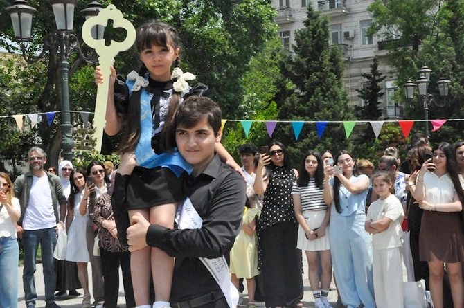 7 nömrəli tam orta məktəbdə “Son Zəng” tədbiri keçirilib — FOTOLAR